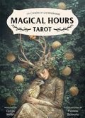 Tarot kortos Magical Hours – dėklas su moters ant ragų vainiku, prie jos prigludęs vanagas ir plaukiojančios auksinės monetos