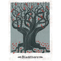 Plakatas Blackthorn medžio motyvas tamsiai mėlynas su raudonais paukščiais, 30×40 cm, moderniam interjerui