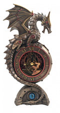 Stalinis laikrodis drakono formos steampunk stiliaus, bronzinis, su romėniškais skaitmenimis, atvirais mechaniniais krumpliais ir švytinčia mėlyna akies baze