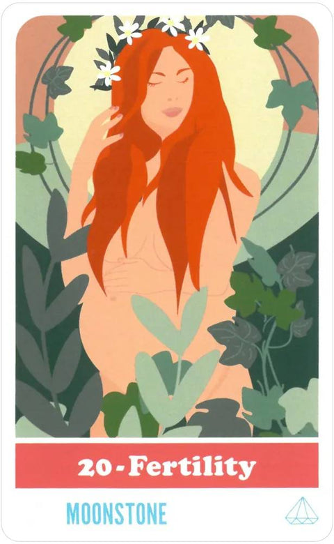 Tarot korta Fertility (Moonstone) Nr.20 — raudonplaukė nėščia moteris apsupta augalų, iliustracinė kortos versija