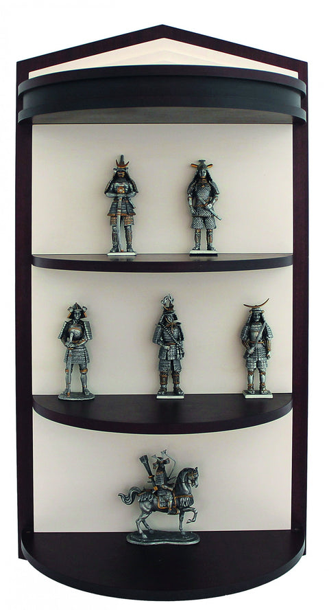 Medinė statulėlių vitrina. Išmatavimai: 33x67cm.