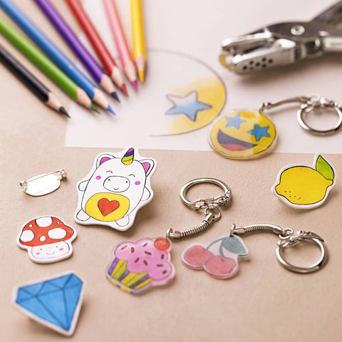 Kūrybinis rinkinys iš susitraukiančio plastiko – segės ir raktų pakabukai | Creativ