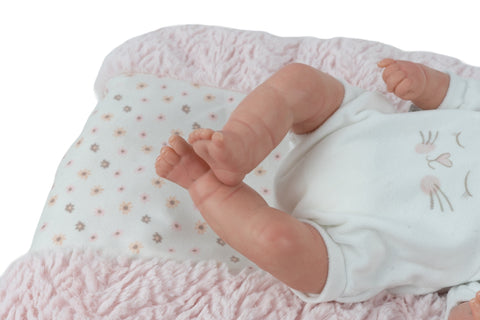 Rankų darbo Reborn kūdikio lėlė 35 cm su pagalvėle, čiulptuku ir rūbeliais