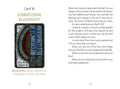 Tarot kortelė Vibrational Alignment iš orakulo rinkinio, spalvota kairėje puslapio su raktažodžiais ir tekstu dešinėje