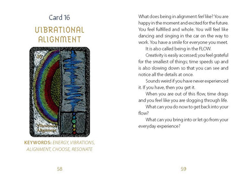 Tarot kortelė Vibrational Alignment iš orakulo rinkinio, spalvota kairėje puslapio su raktažodžiais ir tekstu dešinėje