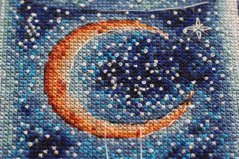 Siuvinėjimo kryželiu rinkinys „Mėnuo įsimylėjėliams“, 22×28 cm, 14 ct, 33 sp.