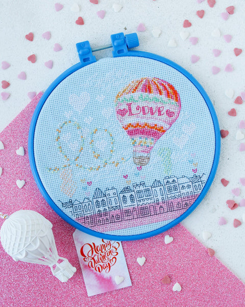 Siuvinėjimo kryželiu rinkinys Love is in the Air, 15x15 cm, 14 ct, 14 spalvų