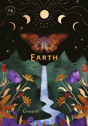 Tarot korta Žemė su rusvais drugeliu, kalnų kriokliu ir violetinėmis gėlėmis, vertikalus iliustruotas variantas 14