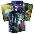 Enchanted Earth orakulų kortos su iliustruota dėkle ir trimis kortomis (lapė, pelėda, lokys) rodo komplektą