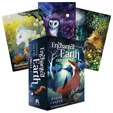 Enchanted Earth orakulų kortos su iliustruota dėkle ir trimis kortomis (lapė, pelėda, lokys) rodo komplektą