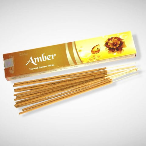 Smilkalai Amber rudos aromatinės lazdelės su auksine dėžute, atidaryta pakuotė ir keliolika išdėstytų lazdelės