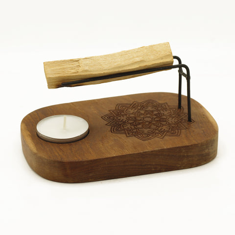 Smilkalų laikiklis iš tamsaus medžio su mandalos graviravimu, tealight lizdu ir pakreipta palo santo laikykle