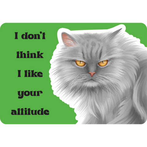 Durų kilimėlis žalias su pilko ilgaplaukio katės portretu ir juodu užrašu I don't think I like your attitude, frontalinis variantas