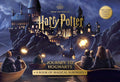 Harry Potter knyga Journey to Hogwarts – naktinė mėlyno viršelio iliustracija su valtimi plaukiant prie Hogvartso, interaktyvus leidimas