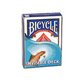Kortų kaladė Bicycle Invisible Deck mėlyname dėkle, priekinis kampas, ranka varto kortas demonstracijai