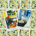 Tarot kortos aromaterapijos komplekte, dvi atvertos kortos — Turmeric (Eight of Earth) ir Valerian (Eight of Water) ant ornamentinio nugarėlių fono