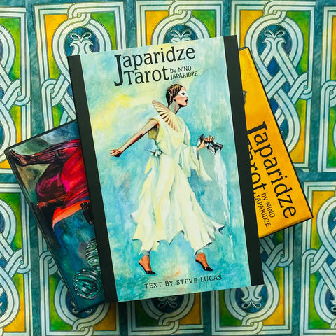 Japaridze ir knyga Tarot kortos