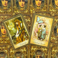 Tarot kortos priekiniai dizainai „Listening“ ir „Kindred Spirits“ ant auksinio ornamentuoto fono, kampu sukryžiuotos