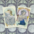Tarot kortos su dviem atvertais kortomis „The Gift“ ir „Balance“, meninė mėlynos–lila paletė ant ornamentuoto nugarėlių fono