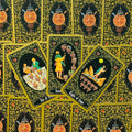 Tarot kortos juodu fono ir auksiniu ornamentu, atviros trys taurės — šešių, septynių ir aštuonių taurių kortos, pasvirusios viena ant kitos