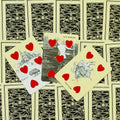 Tarot kortos trys atvertos kortos su raudonomis širdimis, Fata Morgana ir West Wind iliustracijomis ant nugarėlių fono