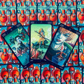 Tarot kortos moderniomis iliustracijomis, trijų kortų fanuotos priekinės versijos su tamsiai mėlynais rėmeliais ir raštuotu fonu