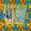 Tarot kortos Mirrors serija — dvi kortos (Five, Four) atviros ant ryškaus mėlyno drugelių fono, artimas planas