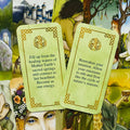 Tarot kortos su žaliomis tekstinėmis kortelėmis – dvi atidengtos su gydymo ir intuicijos žinutėmis, fone iliustracijos