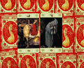 Tarot kortos, dvi iš rinkinio — karalienė ant žirgo ir paslaptingas vienuolis, detalus priekinis kampas ant raudono ornamentinio fono