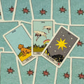 tarot kortos su žydromis nugarėlėmis, trijų kortų išdėstymas centre (The Dog, The Stork, The Stars), plokščias kampas