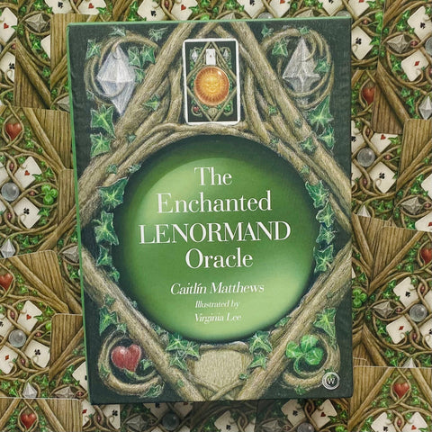 Lenormand orakulas: žalia dėžutė su vijoklių ir kortų motyvais, autoriaus Caitlín Matthews leidimas, iliustr. Virginia Lee