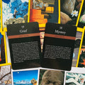 Tarot kortos informacinės pusės: dvi juodos West–Black kortelės (19 Grief, 18 Mystery) su aiškiu tekstu ir artimu kampu