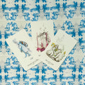 Tarot kortos – trys atvertos puodelių kortos (6, 7, 8) iš meninės mini kaladėlės, išdėstytos ant mėlynos akvarelinės nugarėlės