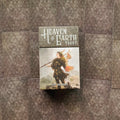 tarot kortos Heaven & Earth dėžutė su Jack Sephiroth viršeliu, matiniai rudi nugarėlių raštai fone, fotografuota iš viršaus