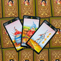 taro kortos Pentacles komplektas, trys išklotos kortos su spalvotais iliustracijomis ir dekoratyviomis rudos nugarėlės