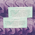 Kortos su įrašais: dvi žalsvos interpretacijos (Coral's Teachings, The Immersion) ant violetinio marmurinio fono