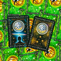 tarot kortos Metatron, žalios nugarėlės, dvi atverstos kortos „Magnification“ ir „Jubilance“ su kosminiu dizainu ir auksiniais akcentais