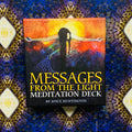 Meditacijos kortų rinkinys „Messages from the Light“ Joyce Huntington, spalvingas kosminis viršelis su ištiestomis rankomis