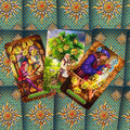 tarot kortos trys spalvingos Pentaklių kortos (6, 7, 8) iš Rider stiliaus, priekiniai motyvai ant mėlyno ornamentuoto fono
