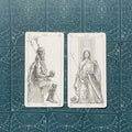 Tarot kortos su dviem atverčiamos baltos iliustracijos kortomis (karalius ir karalienė) ant petrolinės žvaigždėtos nugarėlės, detalūs piešiniai