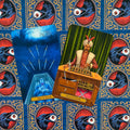 tarot kortos — artimas dviejų kortų išdėstymas: Aštuoni kalavijai ir Septyni kalavijai ant mėlynų, paukščio nugarėlių, akcentuota simbolika