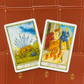 tarot kortos Smith Waite stiliaus rinkinys, dvi atverstos kortos (Ten of Swords ir Ten of Cups) ant raudonų nugarėlių fono