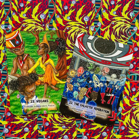Orakulo kortos – ryškios „Vegans“ ir „The Galactic Federation“ kortos, atidengtos ant neoninės psichodelinės medžiagos