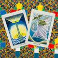 Tarot kortos Rider‑Waite stiliaus, dvi atvertos kortos (Ace of Swords ir Princess of Cups) ant dekoratyvios pakuotės