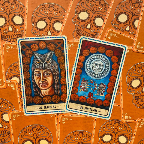 Kortos, stilingas oranžinis nugarėlių variantas, dvi atidengtos kortos (27 Nagual, 26 Mictlan) su mėlynais rėmais