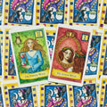 tarot kortos su iliustracijomis, dvi priekinės kortos — The Timeless Witch (žalia) ir The Ageless Witch (raudona), išdėstytos ant mėlynai geltonos nugarėlės