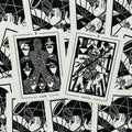 Tarot kortos juodai baltos, komplekte matomos 7 Taurių ir 7 Lazdų kortos iš linijinės iliustracijos serijos