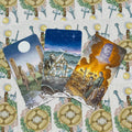 Tarot kortos, iliustruotas rinkinys, trys atverstos didžiosios arkos (Mėnulis, Žvaigždė, Bokštas) ant dekoratyvaus nugarėlių fono