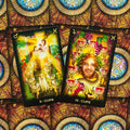 tarot kortos su atversta X Cups ir IX Cups piešiniais, sodrios spalvos ir ornamentiniu auksiniu nugarėlių raštu