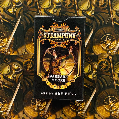 Steampunk tarot mini kortų rinkinys, juoda su aukso dekoracija, dėžutės priekinė dalis centrinėje kompozicijoje ant mechaninio fono